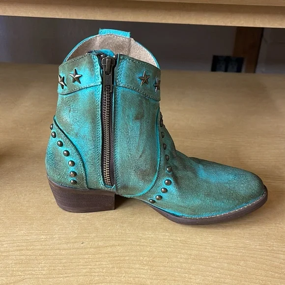Circle G Turquoise Ankle Boots with Star Accents - Picture 2 of 5